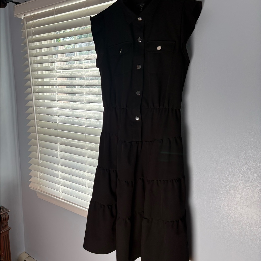 Elegant Black Sleeveless Dress - Picture 4 of 7